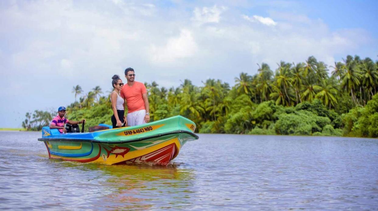 Shenys Beach Villa Negombo Buitenkant foto